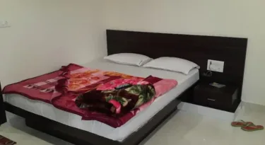 Goroomgo Vasu Jabalpur #4