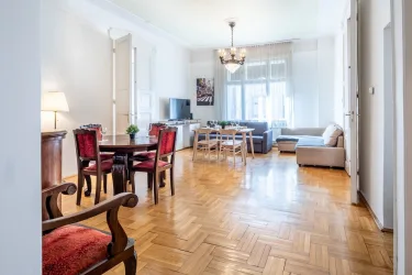 Huge Apartment in the city center #4