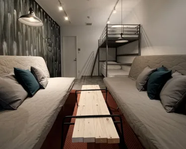 BENCH - Hostel #4