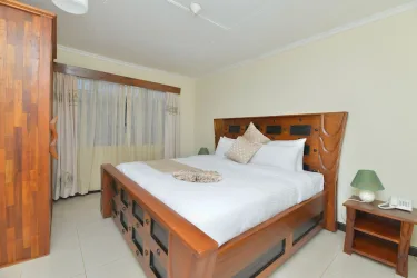 THE PREMIER SUITES #4