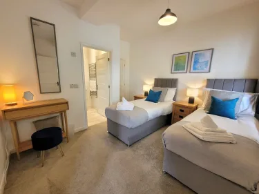 Crescent House Apartments #4