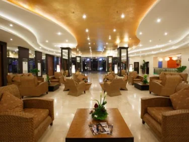 RedDoorz Premium @ Pamulinawen Hotel Ilocos Norte #5