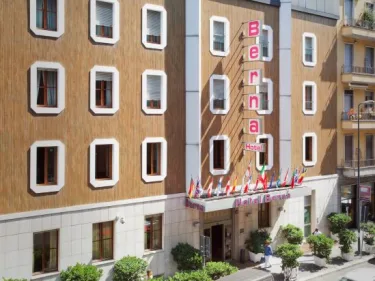 伯纳酒店 #2
