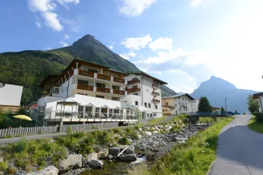 Alpenresidenz Ballunspitze - Kinderhotel #2