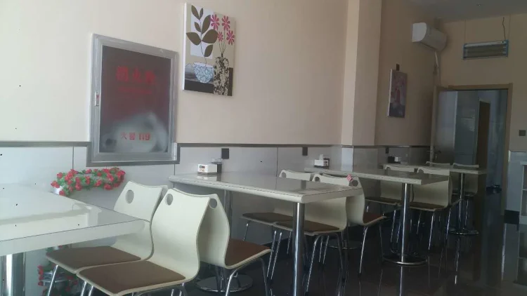 尚客优连锁酒店（赤峰喀喇沁旗锦南大街店） #1