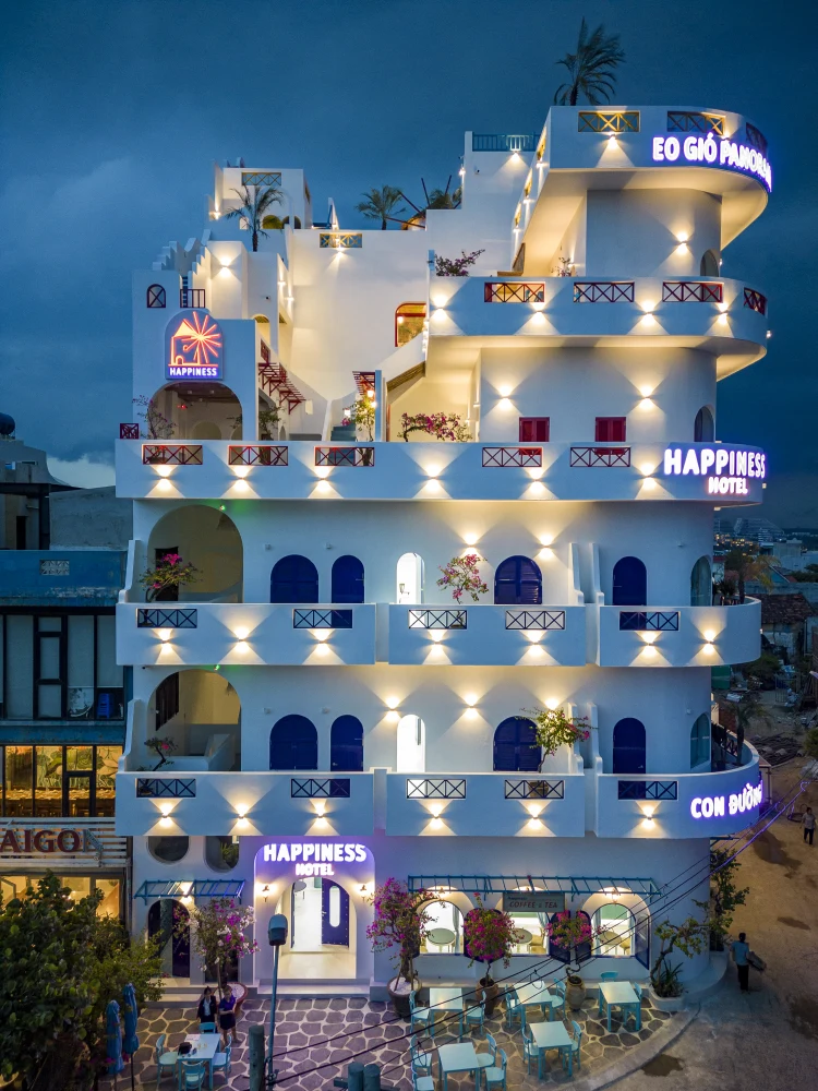 Happiness Hotel #1
