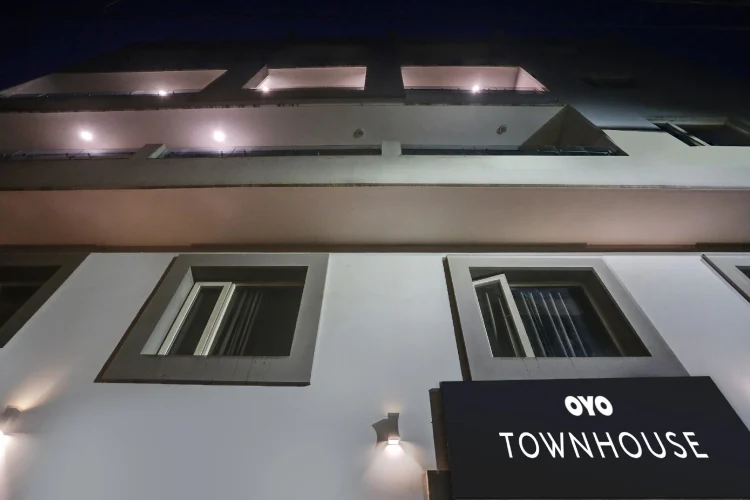 Super OYO Townhouse 1263 Shalimar Residency Near Shalimar Bagh Metro Station #1