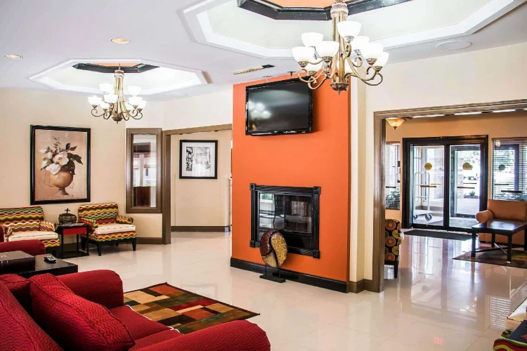 Clarion Inn & Suites Savannah #1