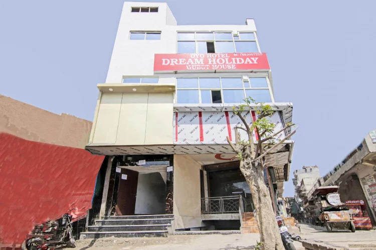 OYO 87416 Dream Holiday #1