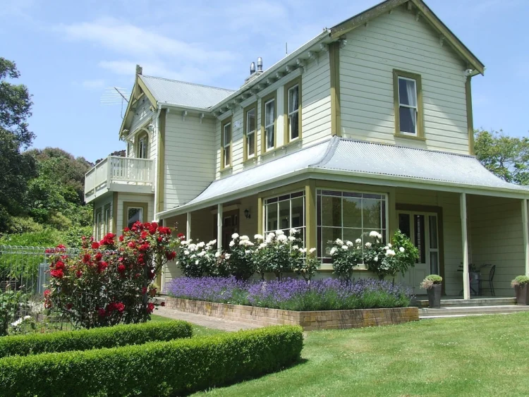Tairoa Lodge & Cottage #1