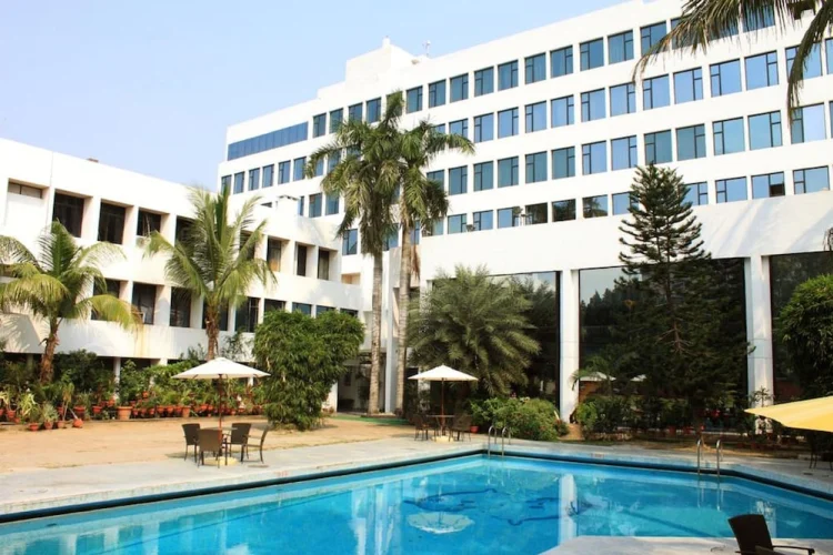 Hotel Maurya #1