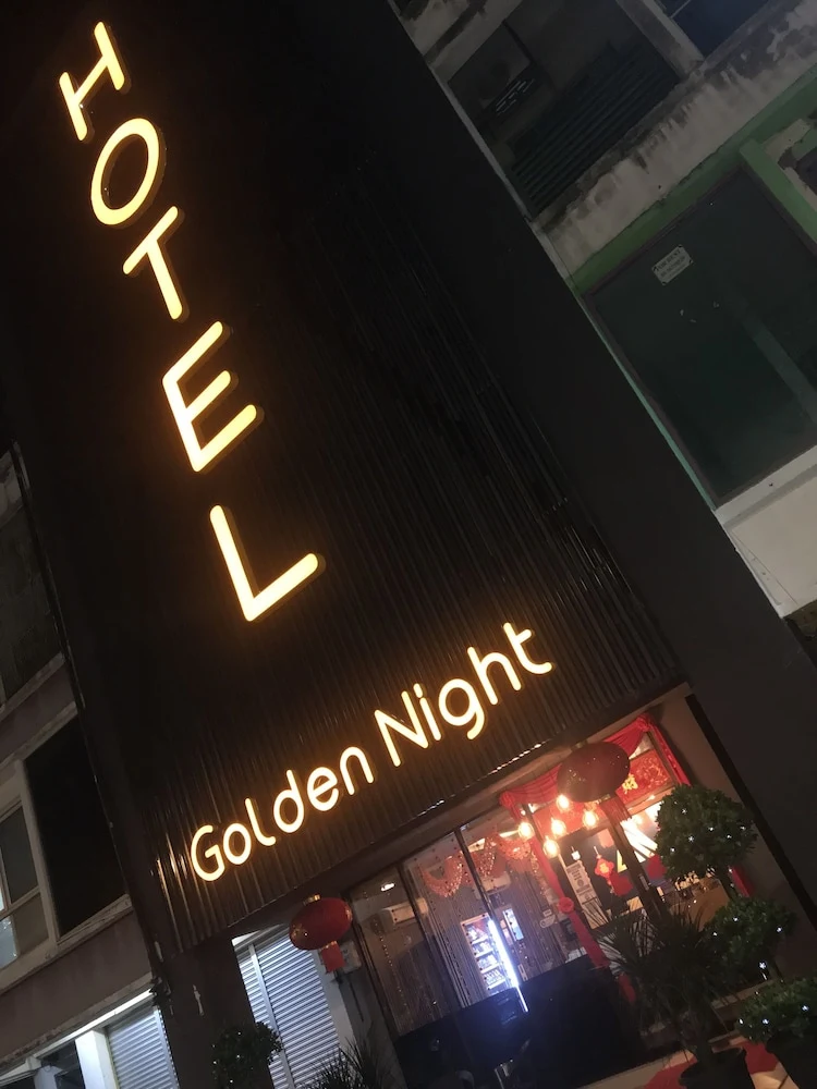 黄金夜酒店 #1