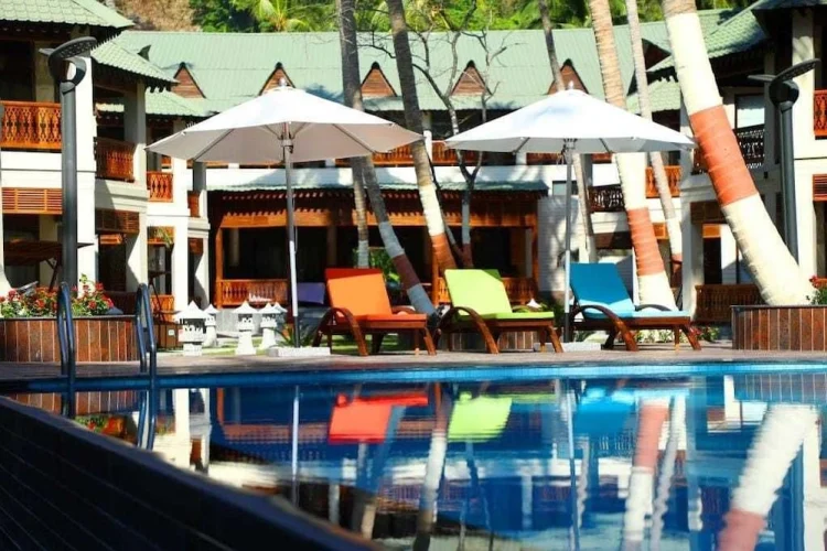 Sandyy Wavess Beach Resort #1