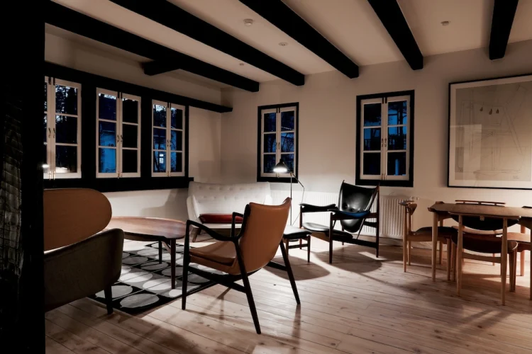 HOUSE OF FINN JUHL HAKUBA #1