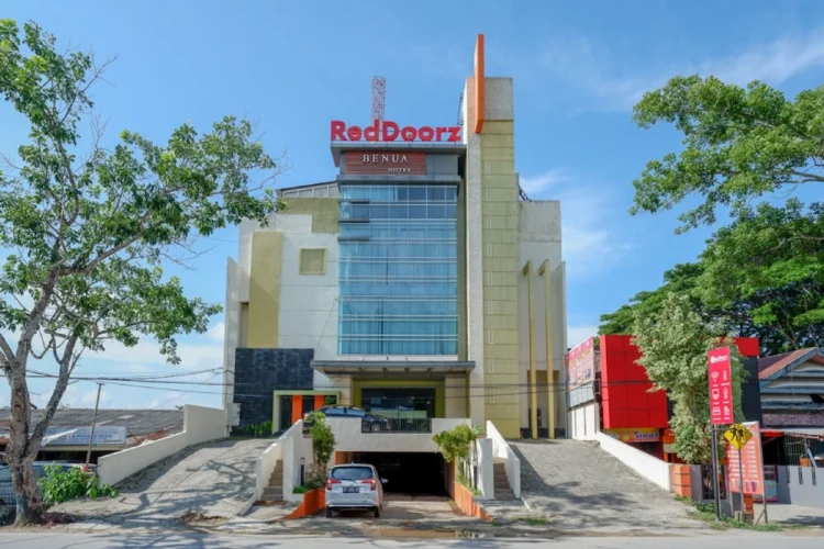 RedDoorz Plus靠近Benua Kendari酒店 #1