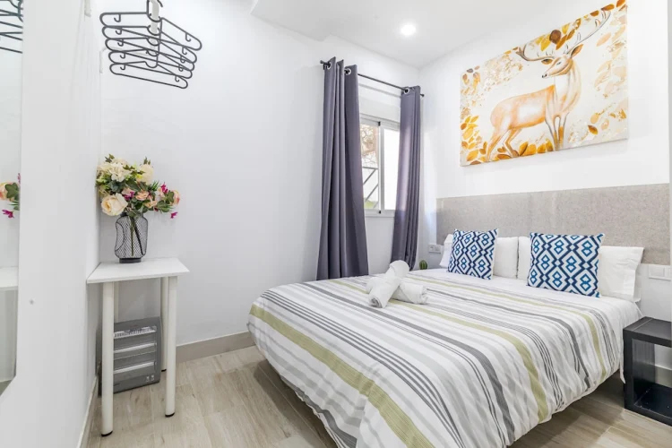 AYZ Silvela - Auto check-in property #1