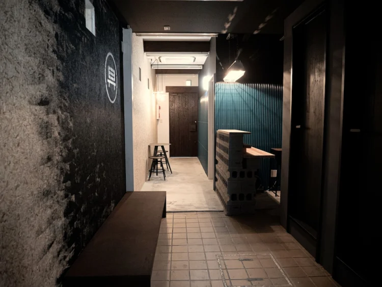 BENCH - Hostel #1