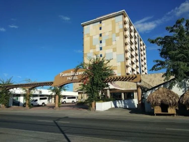 RedDoorz Premium @ Pamulinawen Hotel Ilocos Norte #1