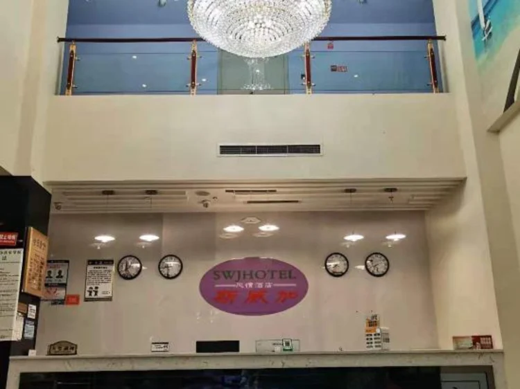 龙里斯威加酒店 #1