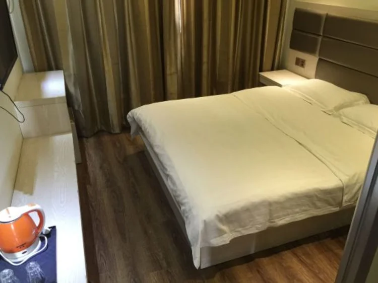 Ruhe Hotel (Ruzhou Golden World Pedestrian Street) #1