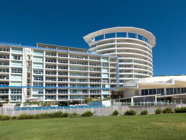 Kirra shop surf apartments