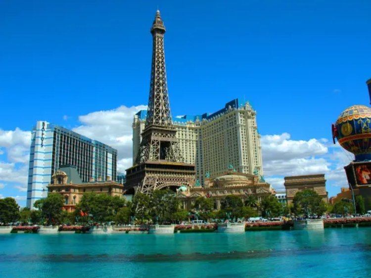 Room Tour! Paris Hotel in Las Vegas, Burgundy Double Queen Bed with Eiffel  Tower View 