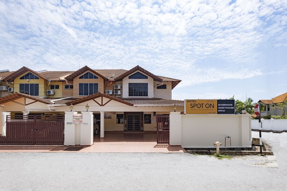 SPOT ON 89941 Rivermoon Guest House Kuantan 2022 hotel deals Klook