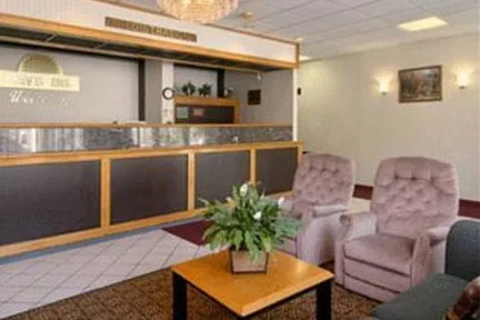 Schenectady Inn & Suites