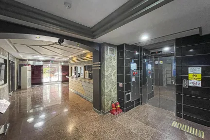 F1 Hotel