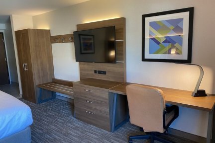 Holiday Inn Express & Suites Chatsworth by IHG