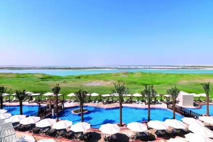 래디슨 블루 호텔, 아부다비 야스 아일랜드