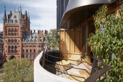 더 스탠다드 런던