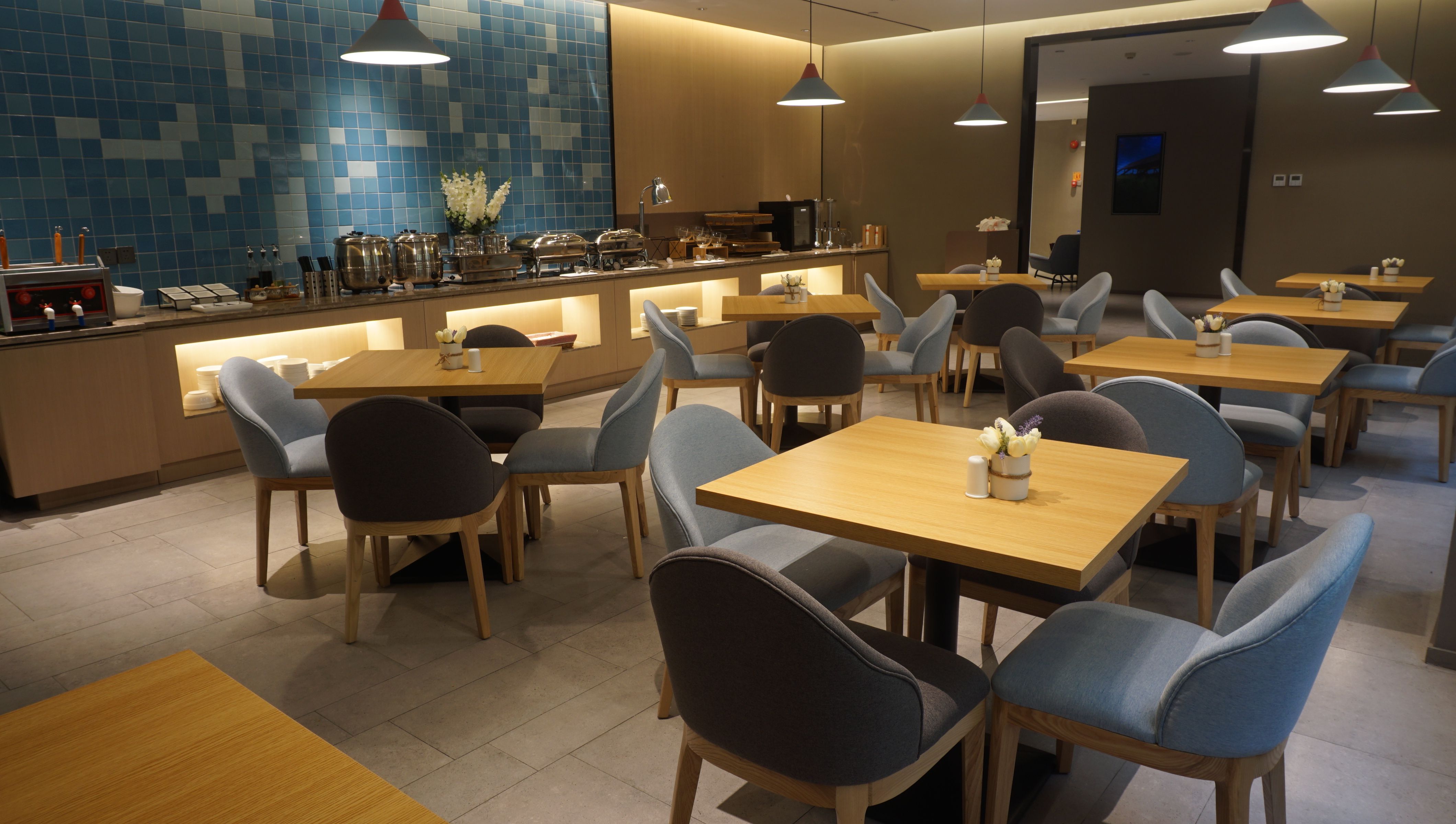 Home Inn Neo Guangzhou Fangcun Huadiwan Metro Station · Dining spaces