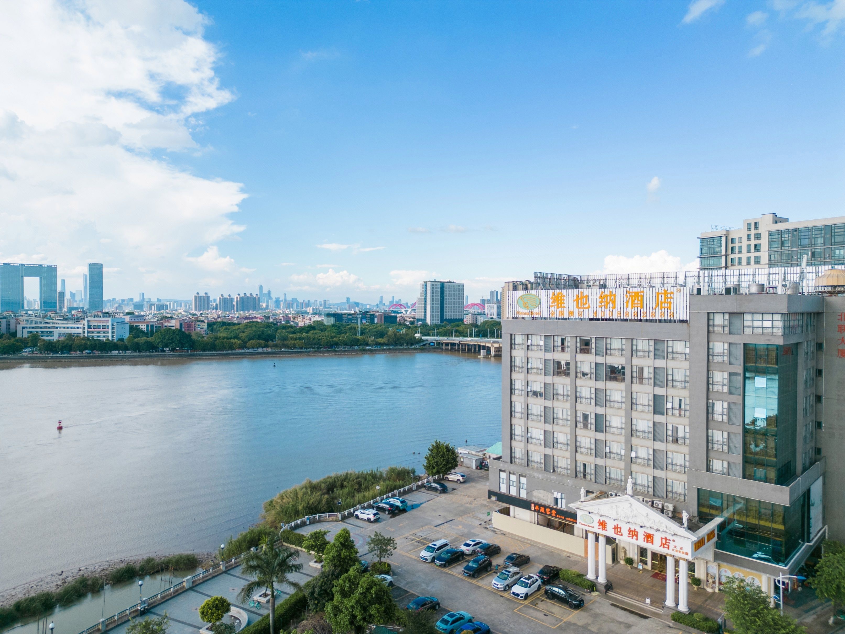 Vienna Hotel Guangzhou Panyu Chimelong Dashi River View Park · Hotel setting