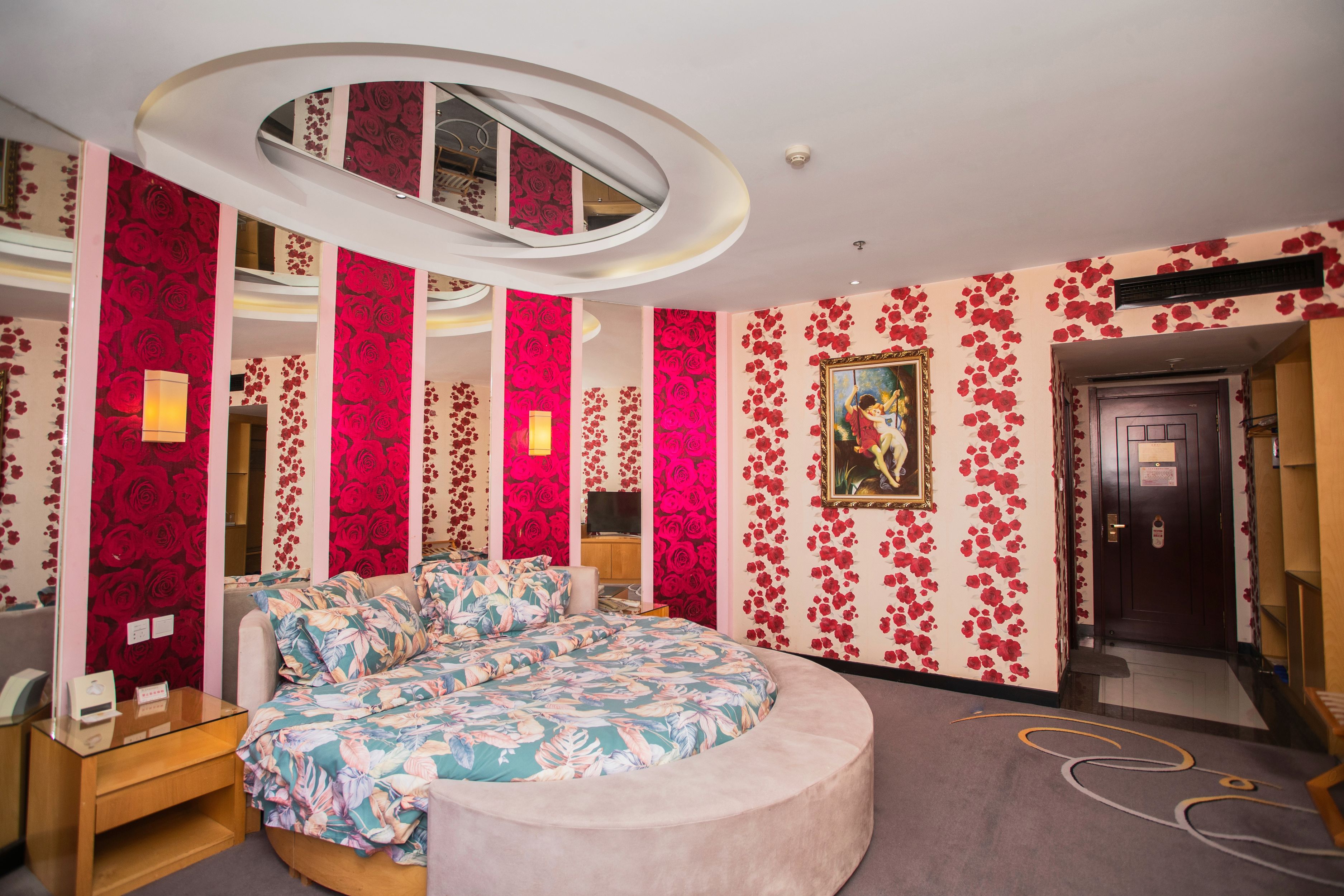 Shangri-La Business Hotel