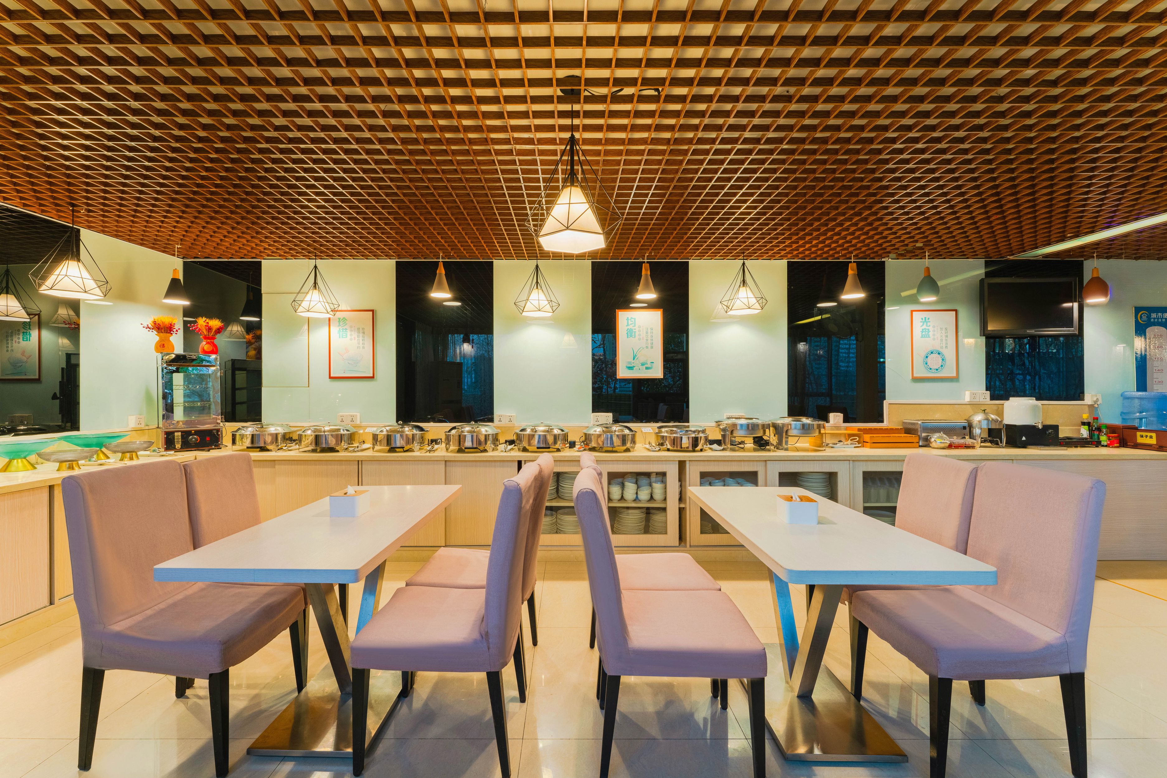 城市便捷广州大石地铁站动物园总店 · 餐饮空间