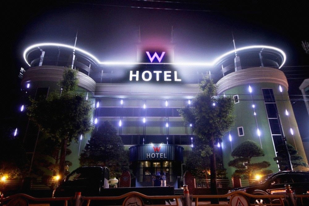 Yeongju Hotel W