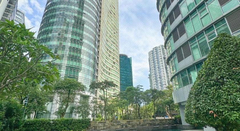 Vibrant Oasis with the best view in BGC + Netflix