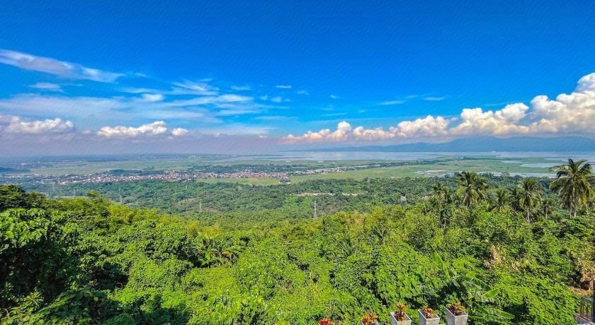 Villa Lorenzo @ Caliraya Heights Resorts