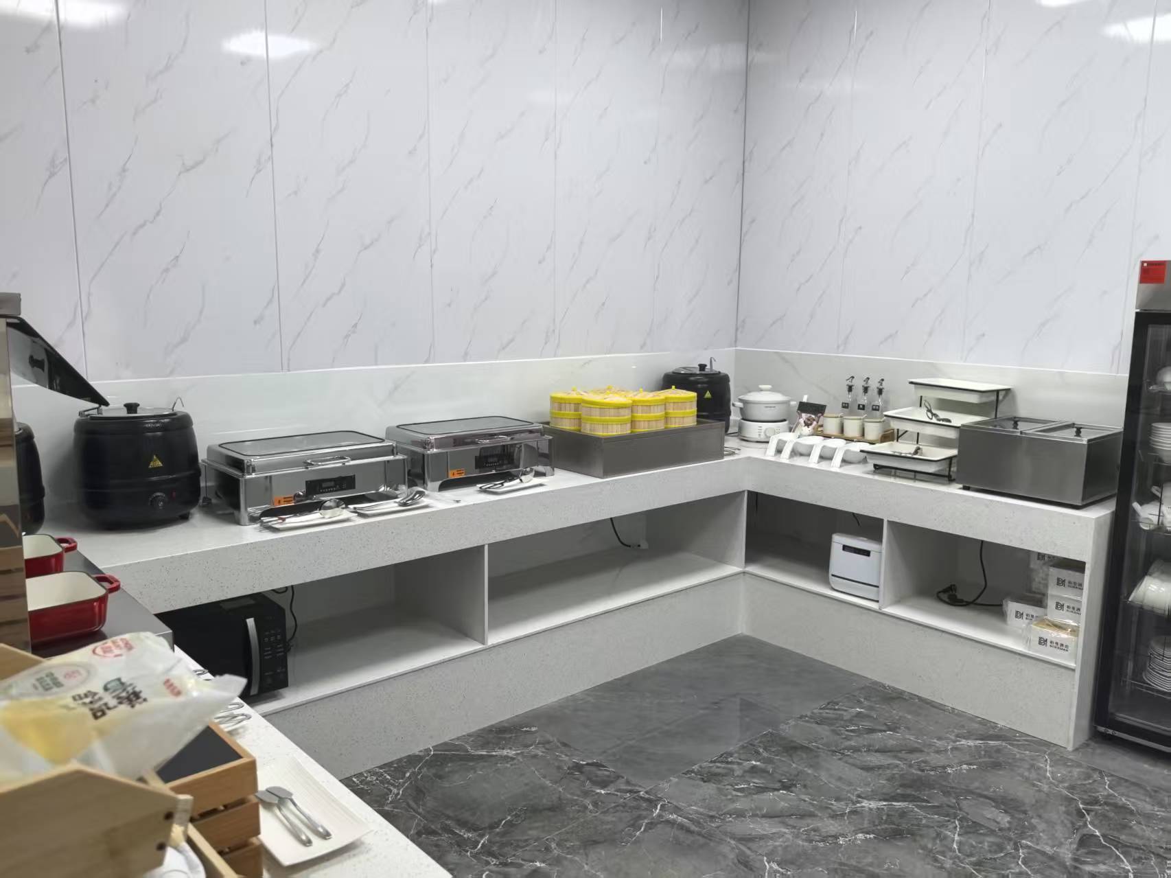 柏曼酒店广州东晓南地铁站店 · 餐饮空间