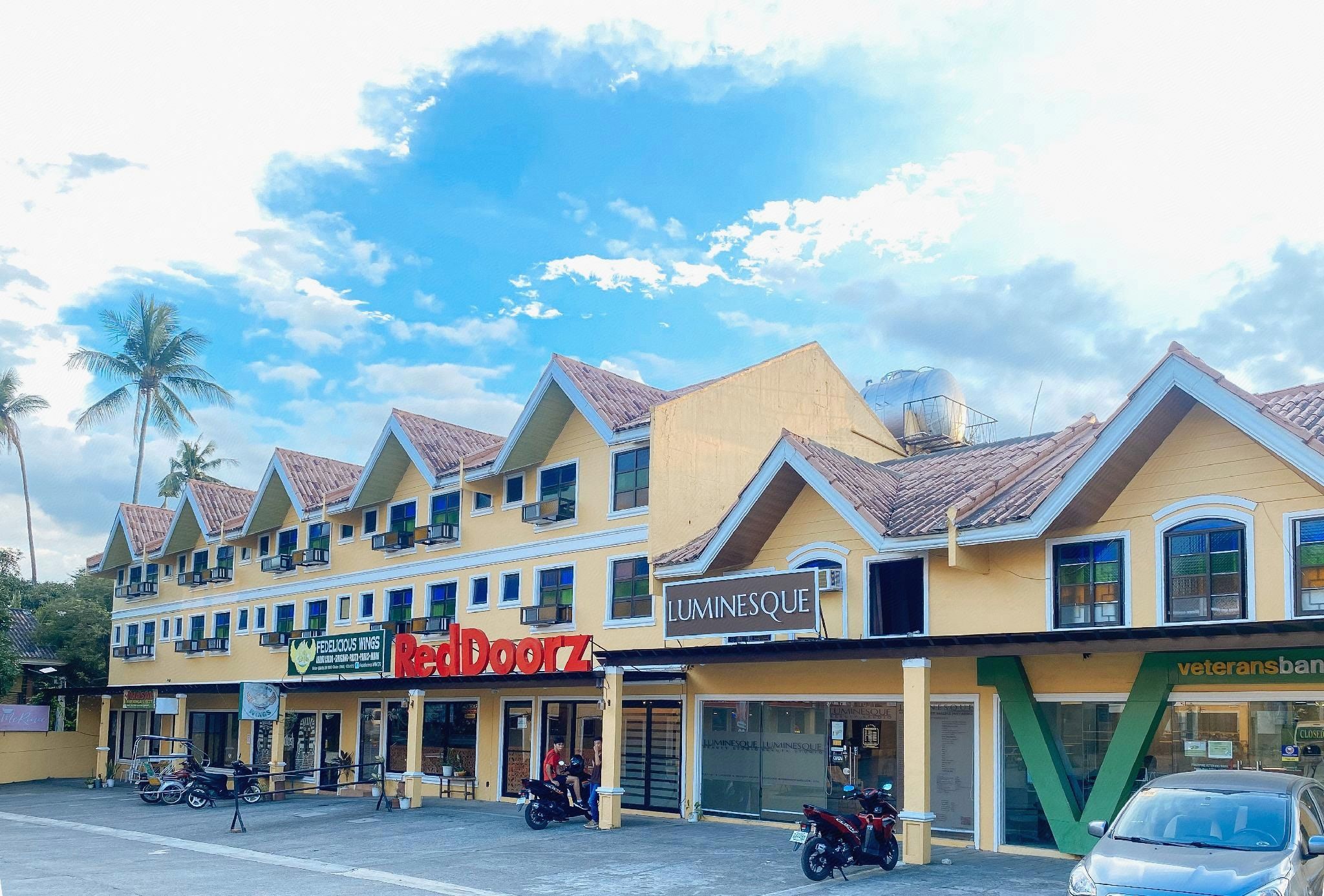 RedDoorz Plus at Balai Sofia Bed & Breakfast Batangas