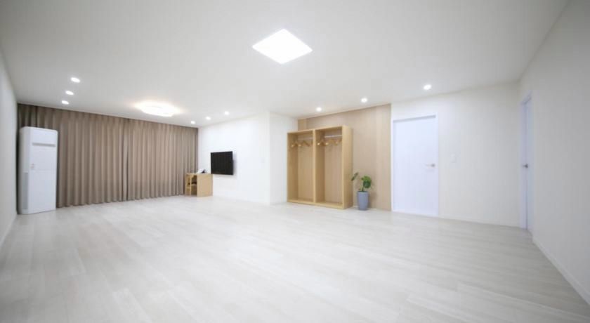 HARU HOTEL