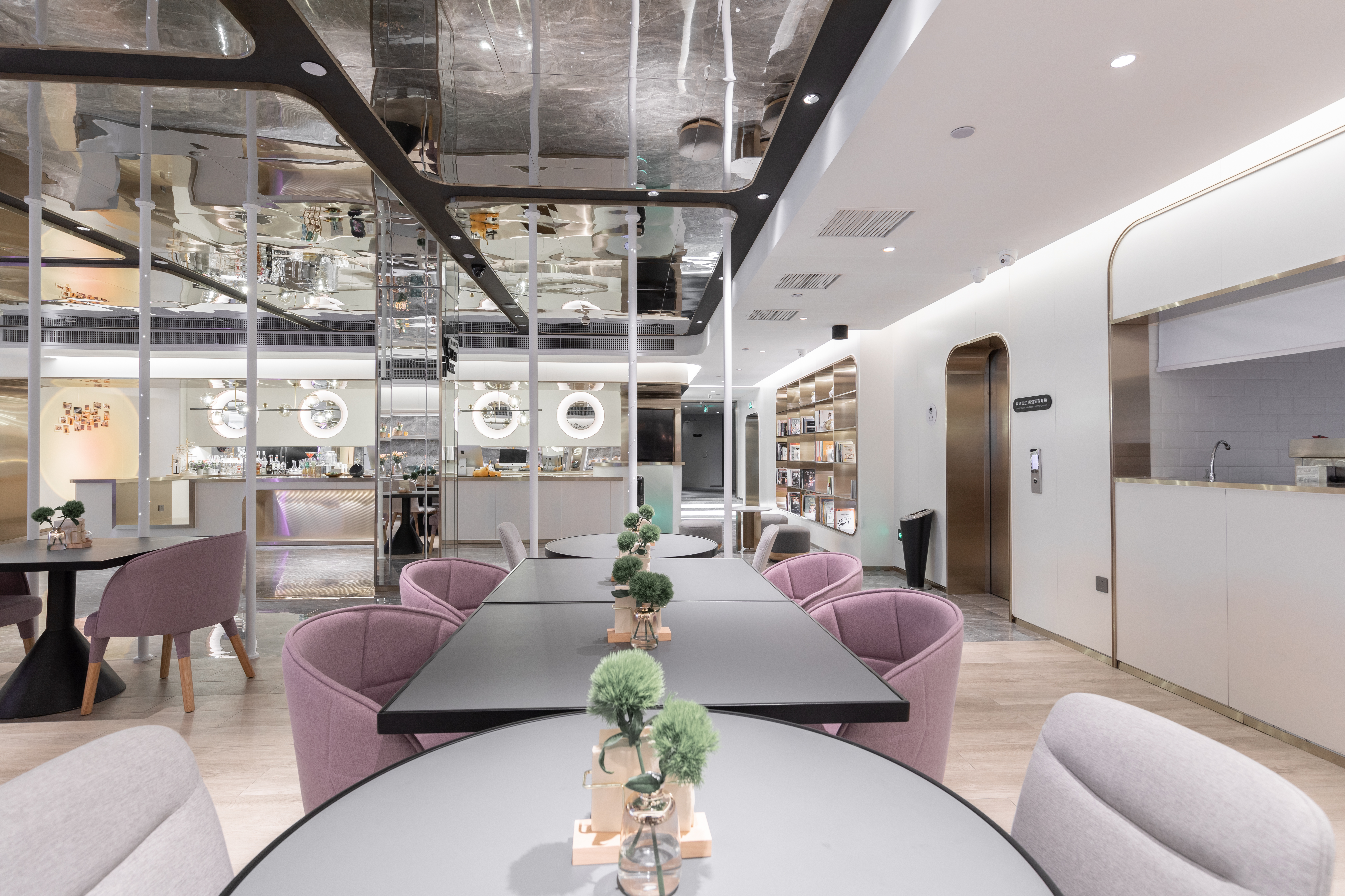 广州珠江新城寺右新马路亚朵X酒店 · 酒店环境