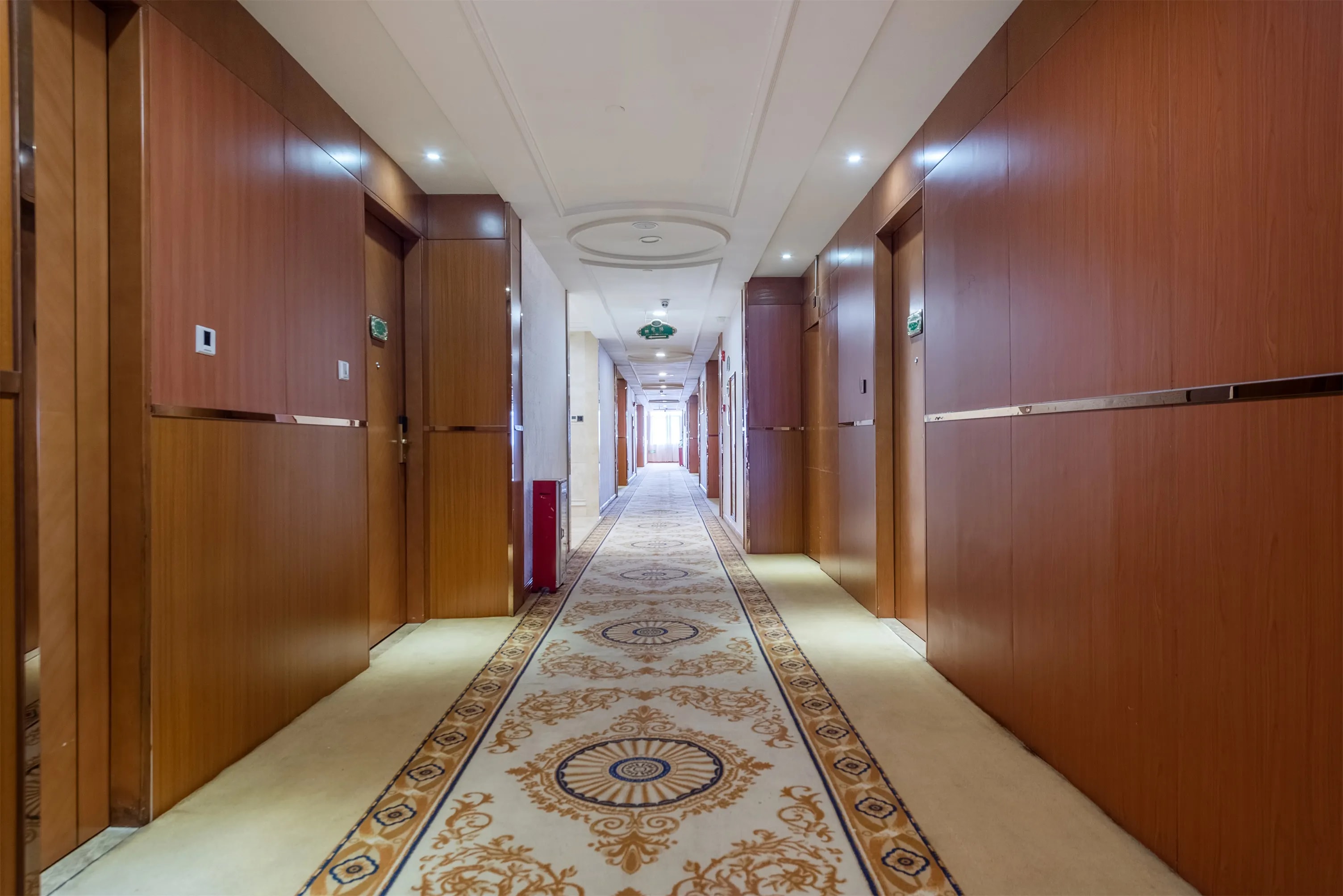 Photos of Vienna Hotel (Guangzhou South Railway Station Hanxi Changlong Scenic Spot) · Stays