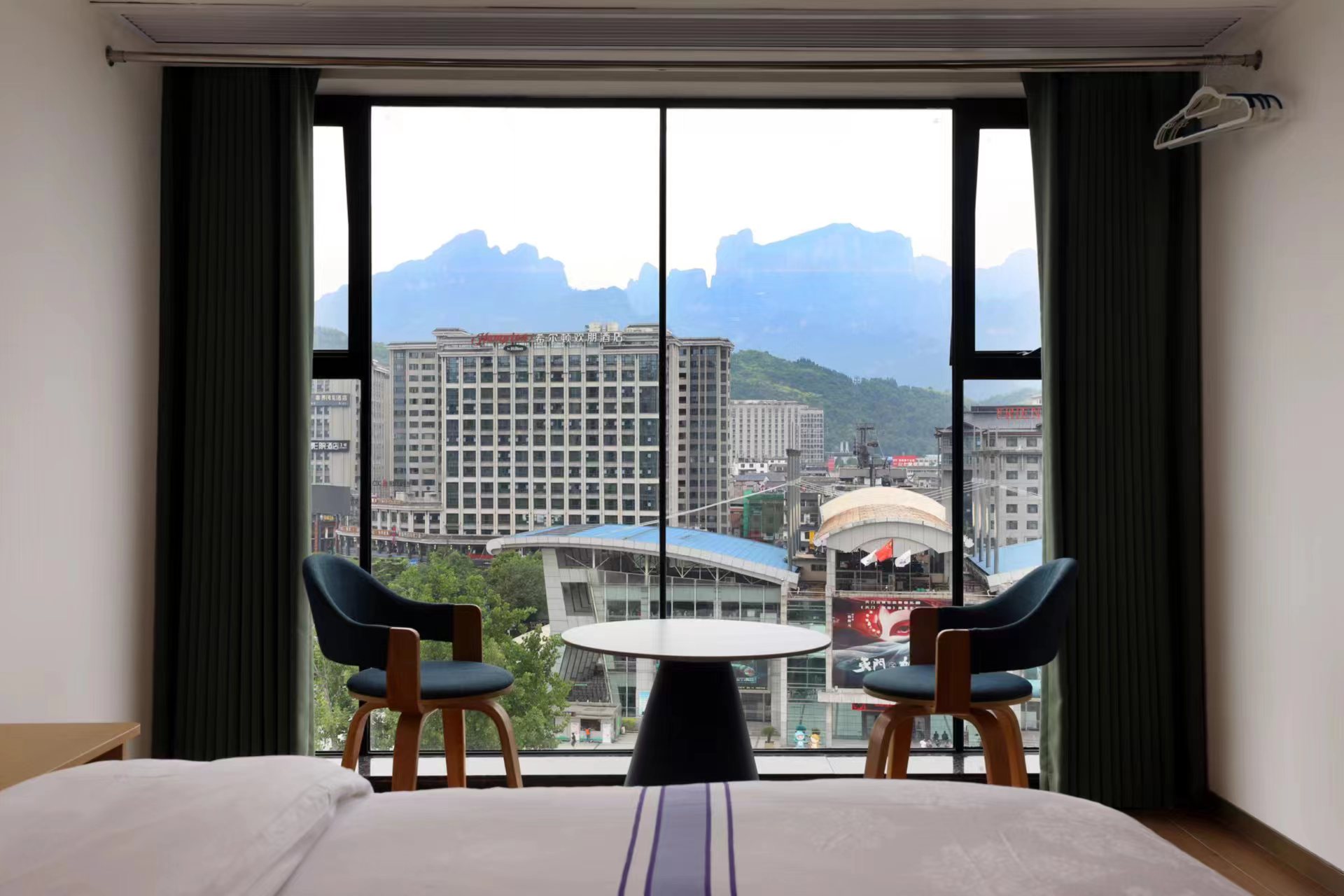 Zhangjiajie Yami Hotel (Tianmenshan Cableway)