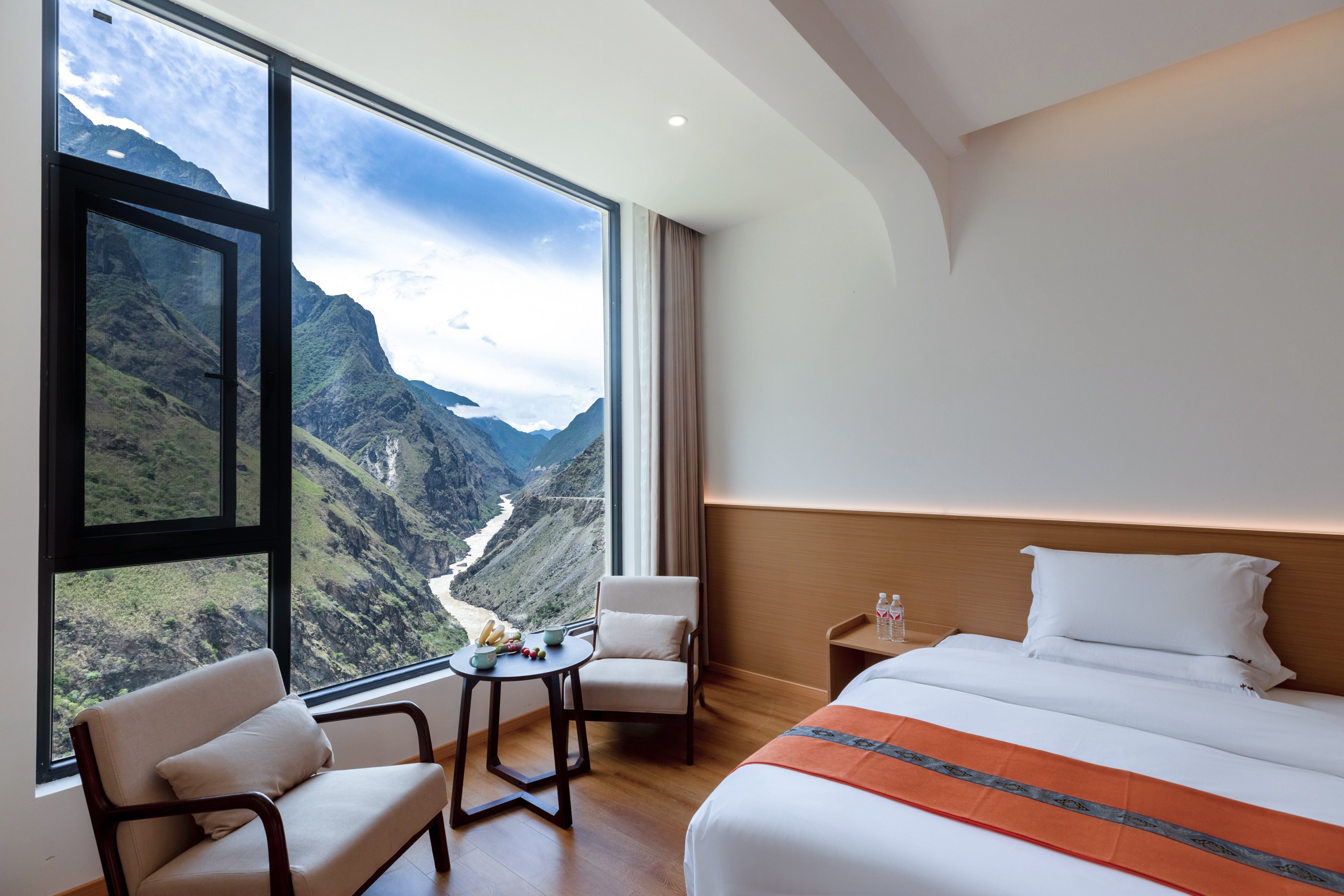 Tiger Leaping Gorge Lixia Mountain Residence Cliff Homestay