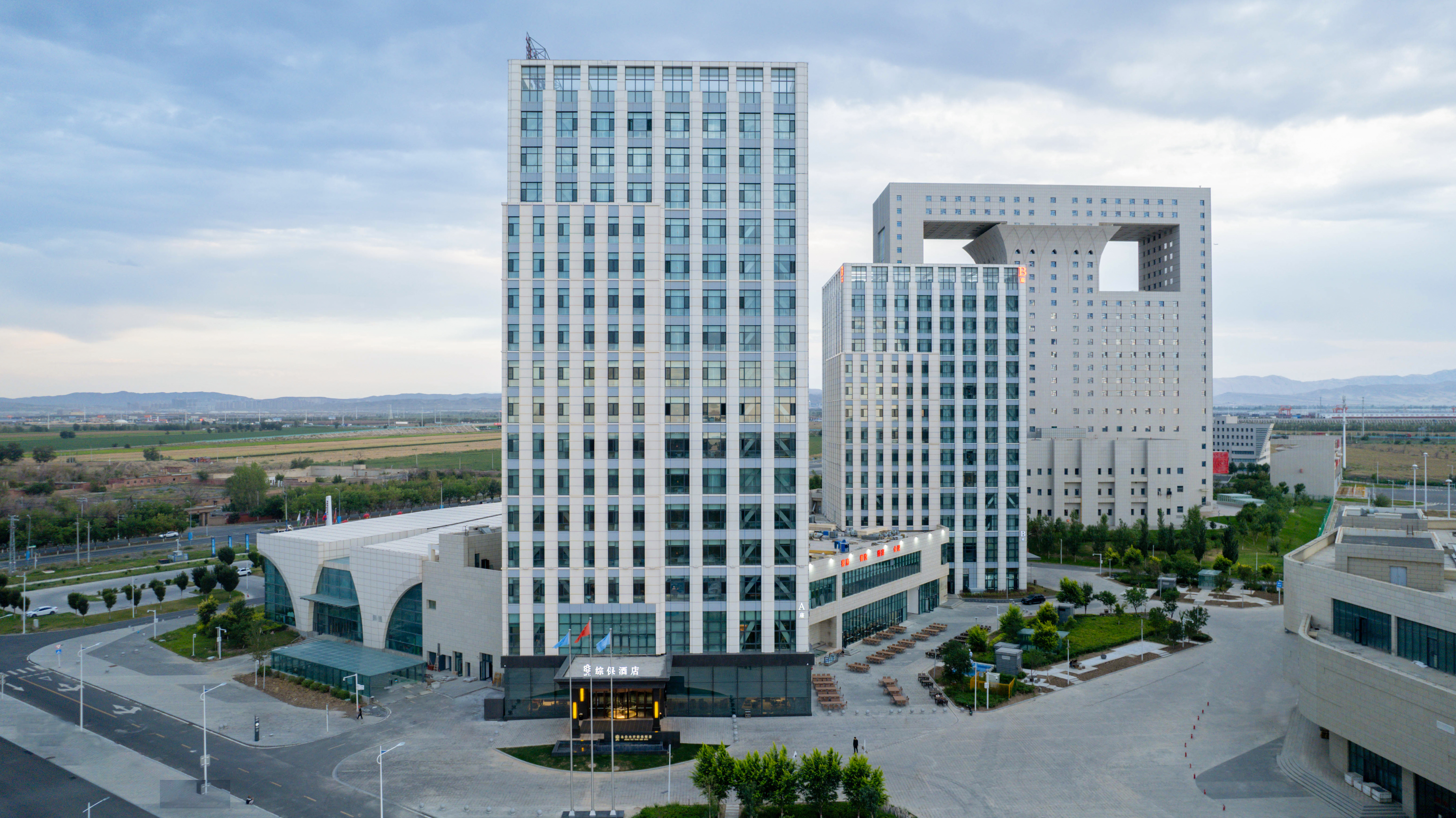 Urumqi Comprehensive Insurance Hotel (Urumqi Comprehensive Free Trade Zone Store)