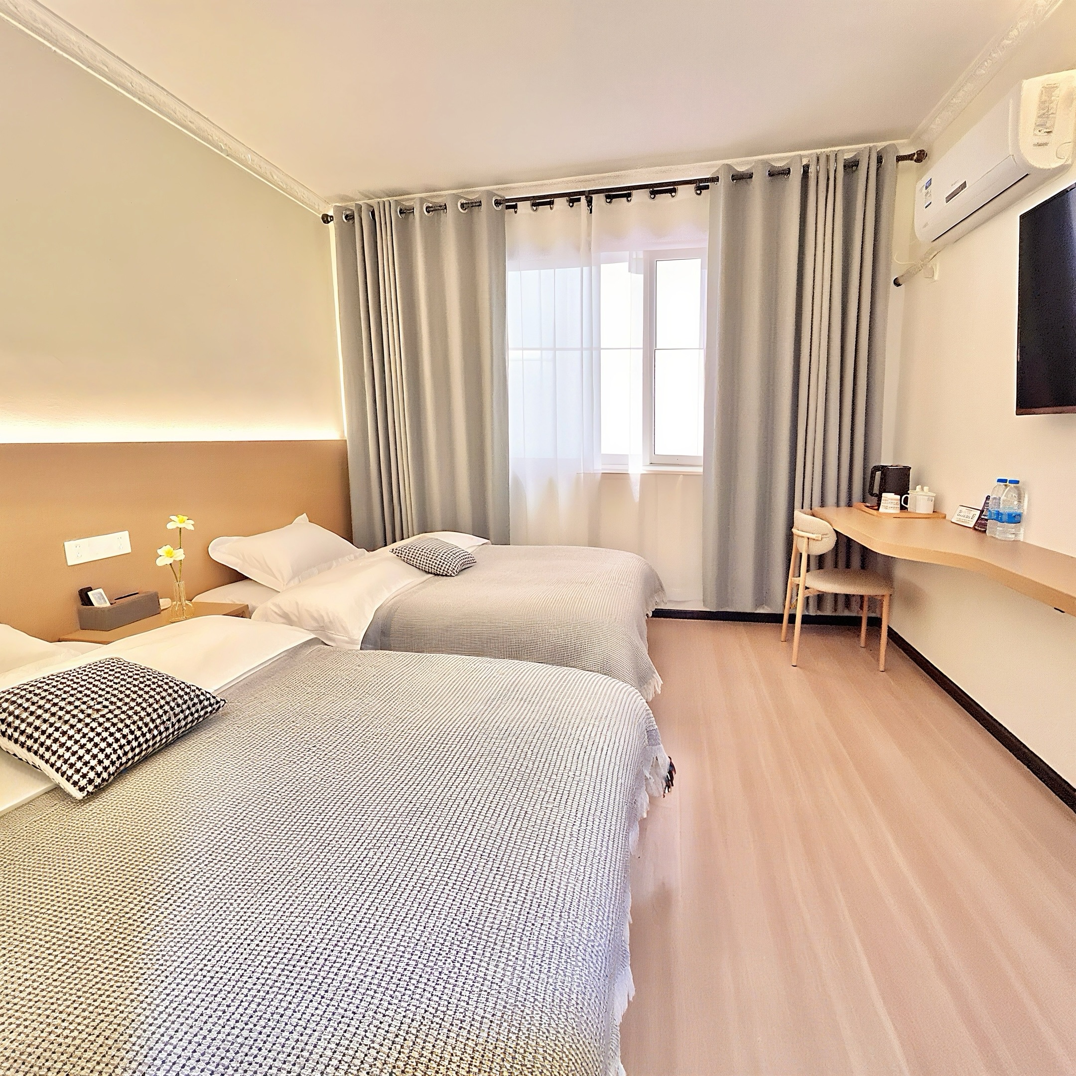 Xiyue Hotel (Jiuzhaigou Scenic Area Tourist Center)