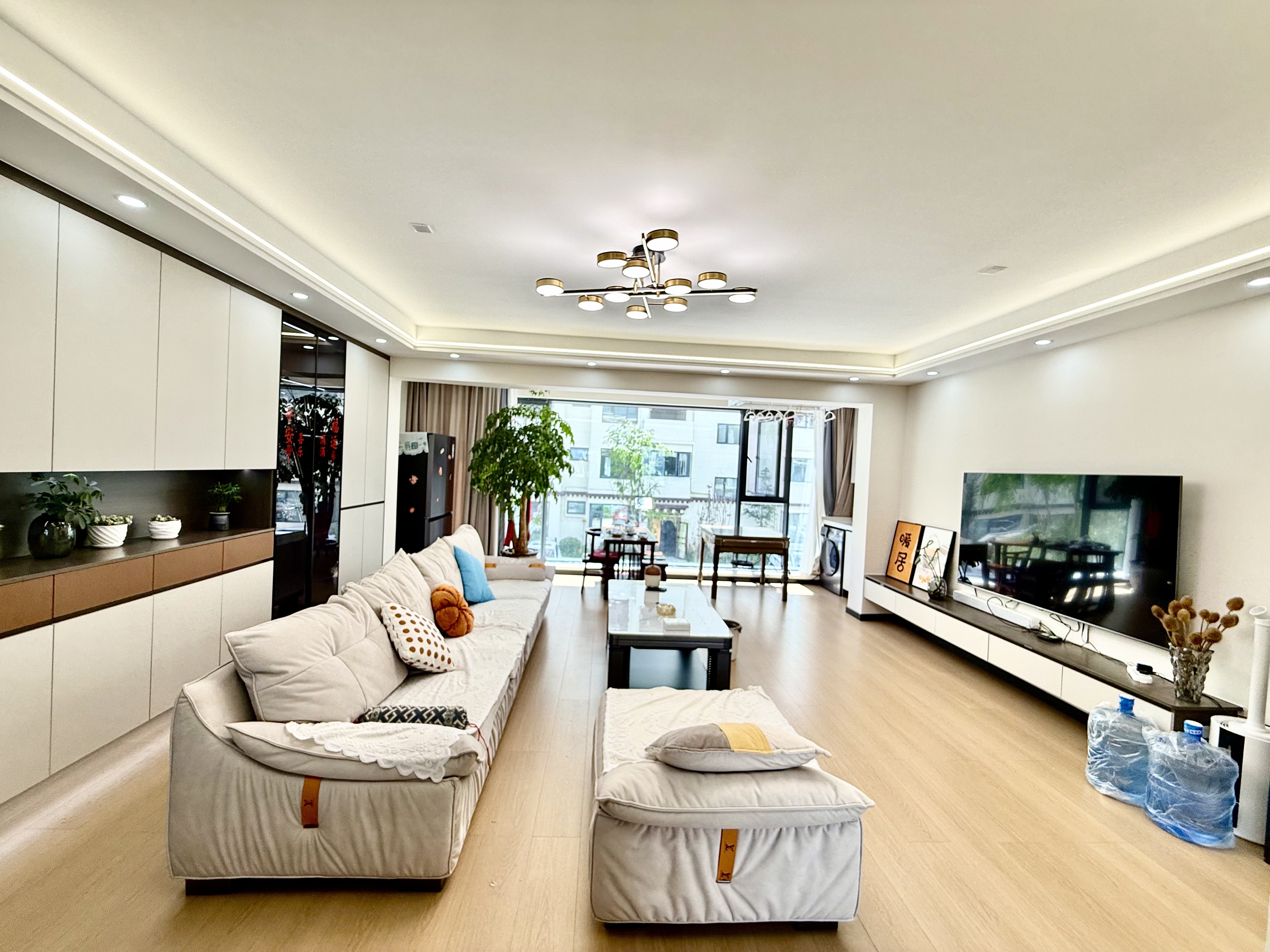 Shangri-La Juhong Homestay