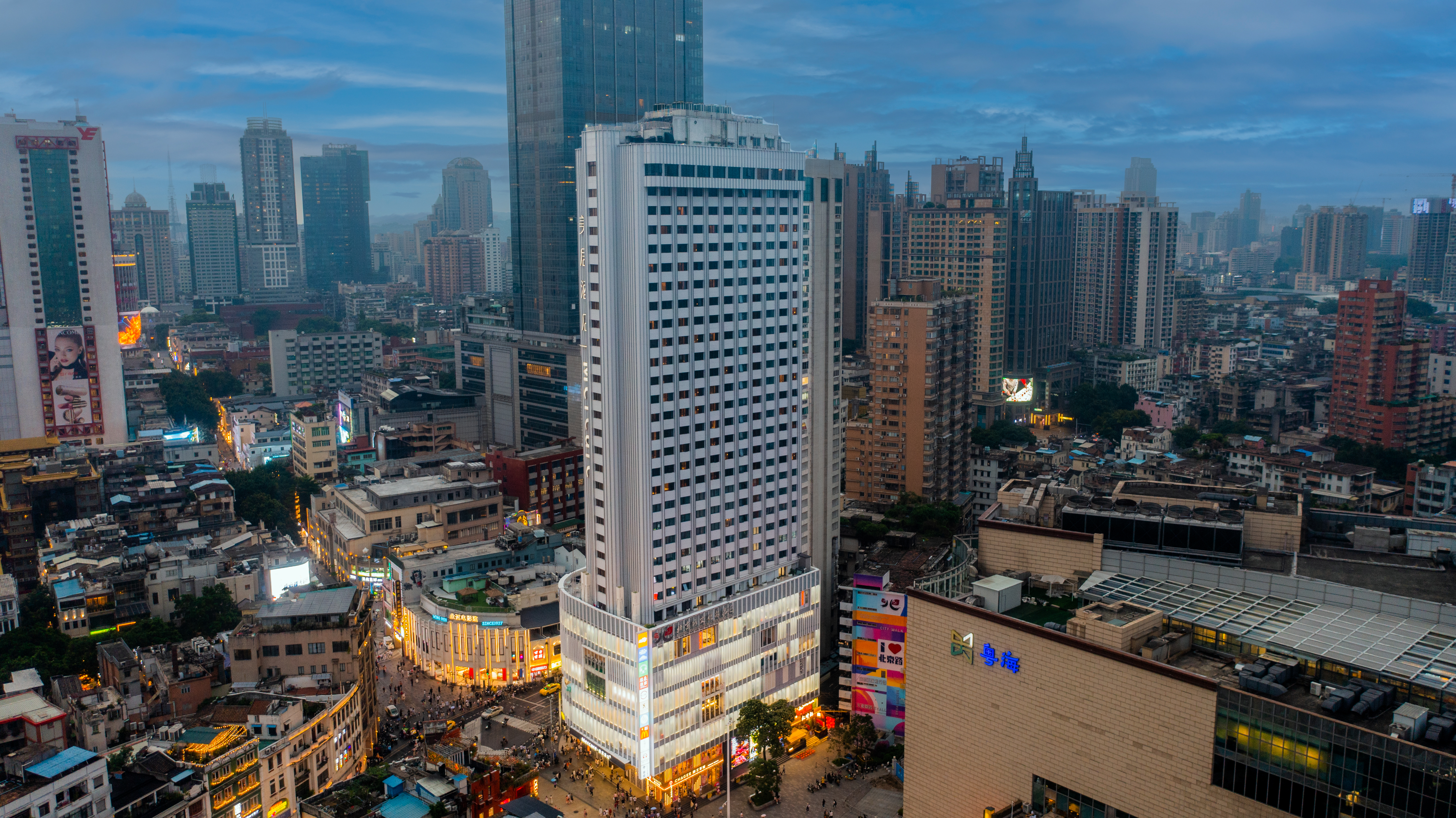 Gionee Light Guangzhou Beijing Road Pedestrian Street